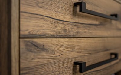 Mobili per il bagno in legno antico: bellezza e resistenza naturale